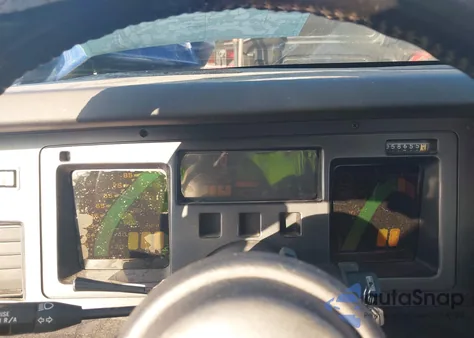 1989 Chevrolet Corvette z USA, uszkodzony, nr VIN 1G1YY3180K5111843